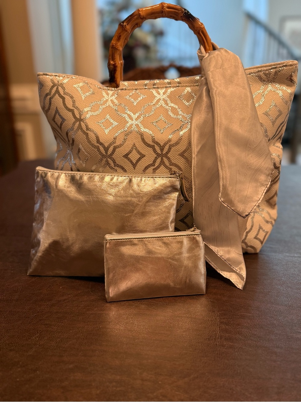 Elegant Silver & White Diamond Print & Faux bamboo Handles Handbag Set.
